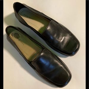 Easy Spirit black fine grained leather, 11M, New/never worn. $55 firm.